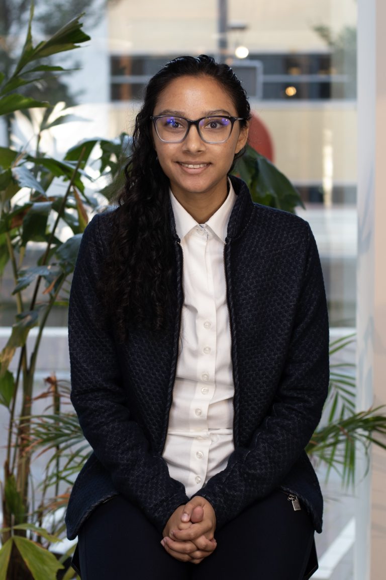 Neelam foto